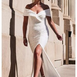 Elegant Off-Shoulder Wedding Dress